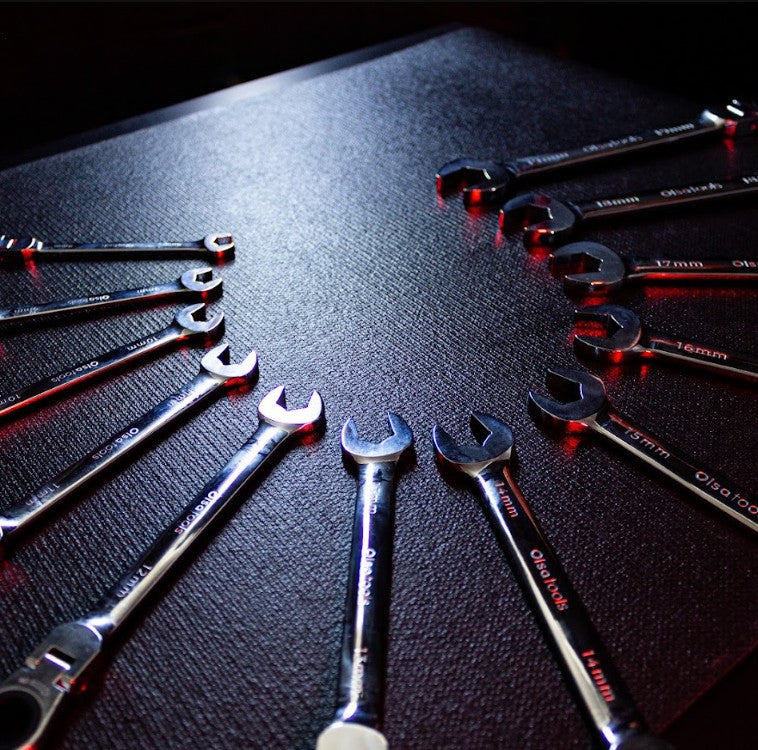 Ratcheting Wrench Sets with Magnetic Wrench Organizer